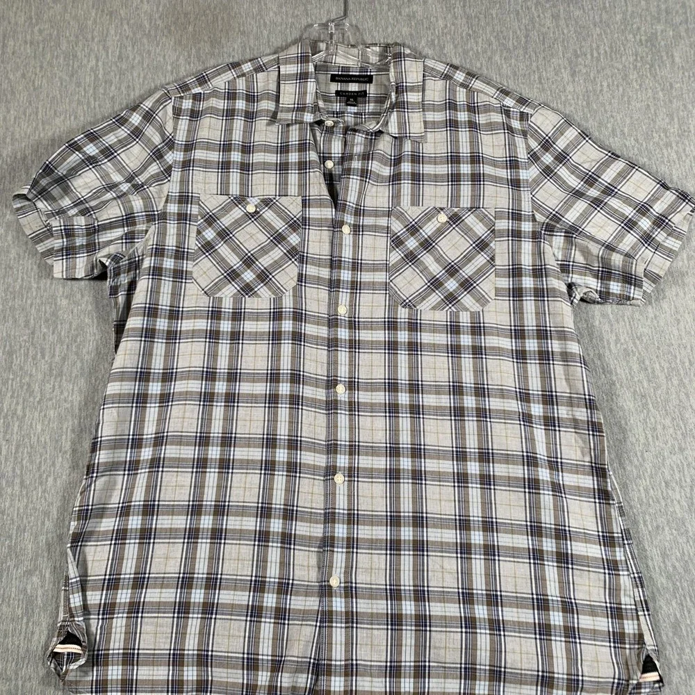 Banana Republic Shirt Mens XL Gray Plaid Camden Fit Short‎ Sleeve Button Front
